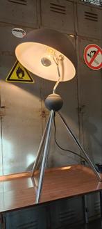 Vintage design tafellamp op tripod – Massive België, Ophalen, Metaal, Minder dan 100 cm