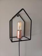 Leuk lampje, in de vorm van een huisje 23 cm hoog, Ophalen of Verzenden, Zo goed als nieuw