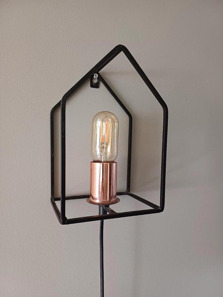 Leuk lampje, in de vorm van een huisje 23 cm hoog, Huis en Inrichting, Lampen | Wandlampen, Zo goed als nieuw, Ophalen of Verzenden