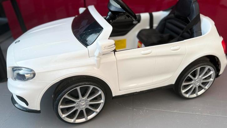 Mercedes elektrische auto voor kinderen, Kinderen en Baby's, Speelgoed | Speelgoedvoertuigen, Zo goed als nieuw, Afstandsbediening