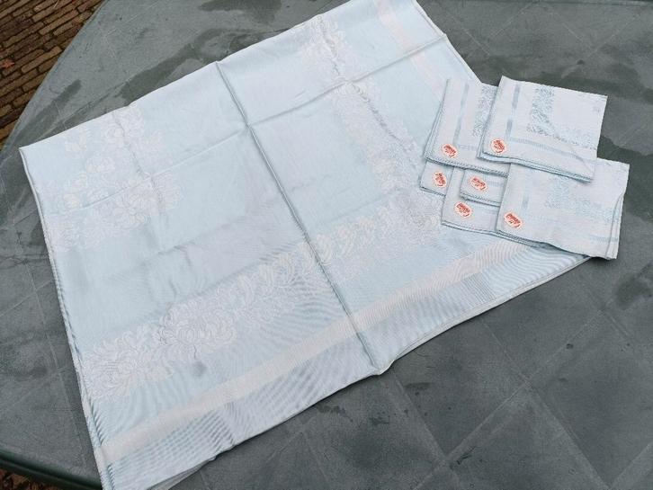 NIEUW Vintage damast tafelkleed blauw+6 servet 165x130 (KT3), Huis en Inrichting, Tafelkleden, Nieuw, Rechthoek, Ophalen of Verzenden