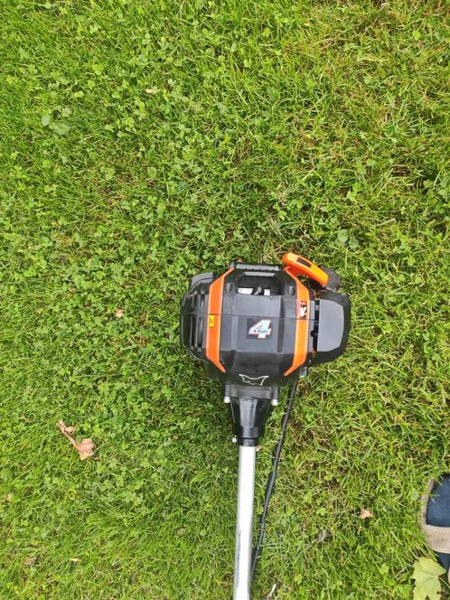 4 takt bosmaaier start moeilijk ca 2 jaar oud 43cc, Tuin en Terras, Bosmaaiers, Gebruikt, Benzine, 10 tot 30 cm, Ophalen