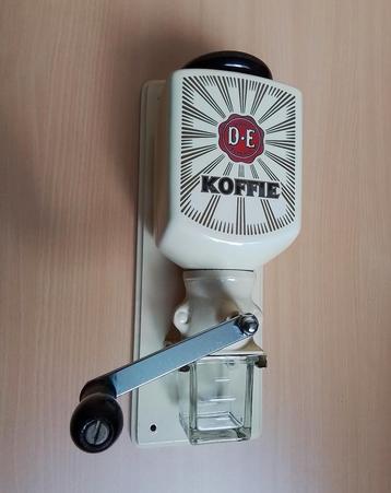 Mooie Vintage D.E Koffiemolen  beschikbaar voor biedingen
