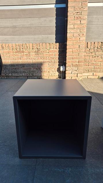Eket donkergrijs 35x35x35 incl ophangsysteem beschikbaar voor biedingen