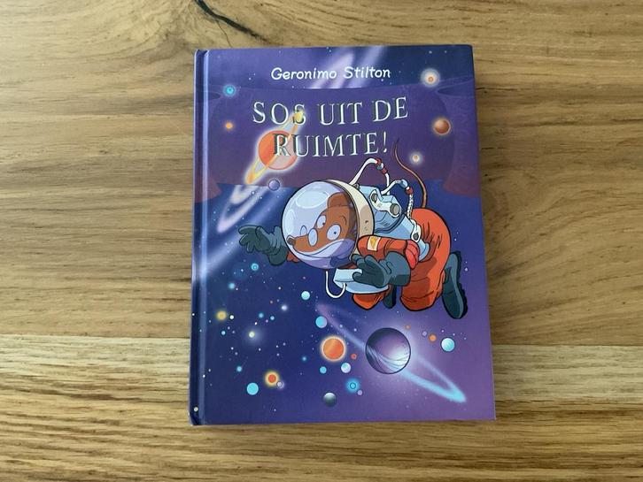 Geronimo Stilton - SOS uit de Ruimte!, Boeken, Kinderboeken | Jeugd | onder 10 jaar, Zo goed als nieuw, Fictie algemeen, Ophalen of Verzenden
