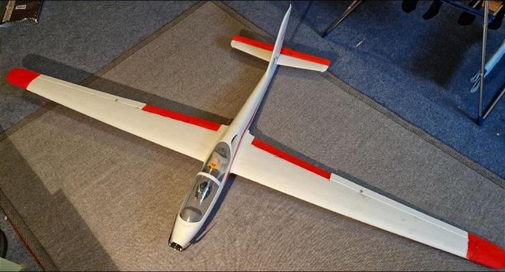 FMS FOX 2300   zweefvliegtuig, Hobby en Vrije tijd, Modelbouw | Radiografisch | Vliegtuigen, Zo goed als nieuw, Elektro, RTF (Ready to Fly)