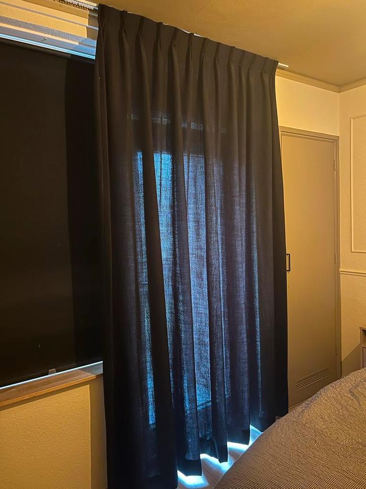 (Verschillende maten) Zwarte verduisterende gordijnen, Huis en Inrichting, Stoffering | Gordijnen en Lamellen, Zo goed als nieuw