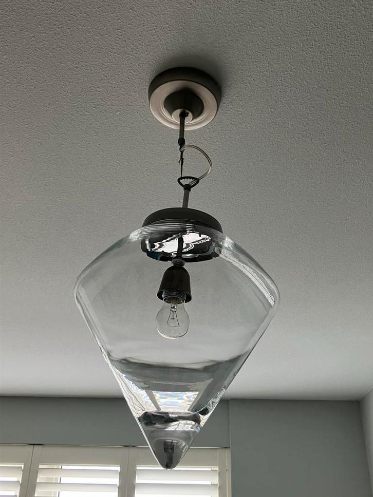 Glazen hanglamp met uniek design, Huis en Inrichting, Lampen | Hanglampen, Zo goed als nieuw, 50 tot 75 cm, Glas, Ophalen