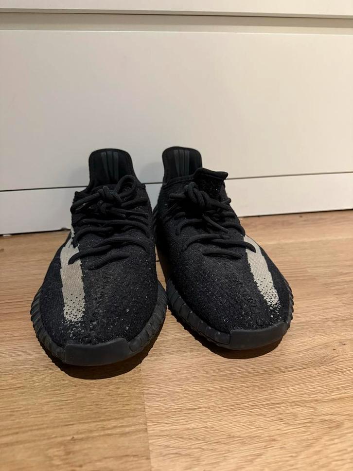 Yeezy Boost 350 V2 Core Black White - Maat 46, Kleding | Heren, Schoenen, Gedragen, Sneakers of Gympen, Zwart, Ophalen of Verzenden