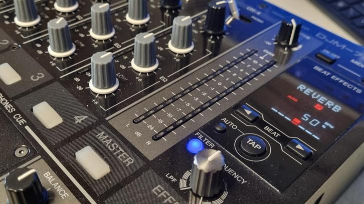 DJM-700 in flightcase, Muziek en Instrumenten, Dj-sets en Draaitafels, Gebruikt, Dj-set, Pioneer, Ophalen