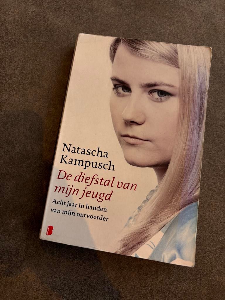 Natascha Kampusch - De diefstal van mijn jeugd, Ophalen of Verzenden, Gelezen, Overige