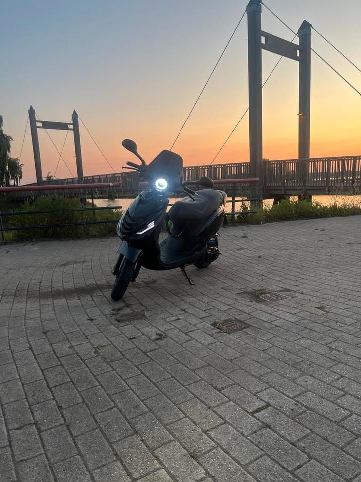 Piaggio zip h20, Fietsen en Brommers, Scooters | Piaggio, Zo goed als nieuw, Zip, Tweetakt, Ophalen