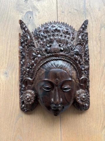 Handgesneden houten wandmasker uit Bali – uniek houtsnijwerk beschikbaar voor biedingen