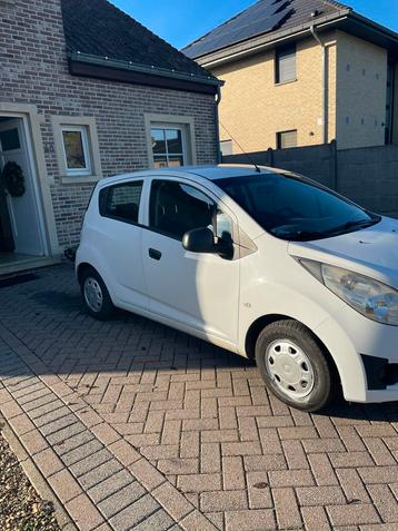 Chevrolet Spark 1.0 Bifuel 2012 Wit beschikbaar voor biedingen