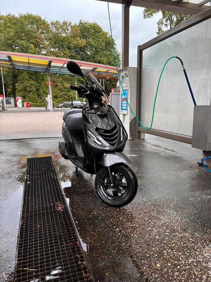 Piaggio Zip 2018 iGet brom, Fietsen en Brommers, Scooters | Piaggio, Gebruikt, Zip, Maximaal 45 km/u, Benzine, Ophalen