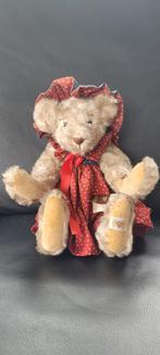 Victoria Bear 1990 collectors item. House of Nesbet Limited, Verzamelen, Beren en Cherished Teddies, Overige merken, Stoffen beer