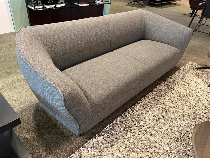 Nieuw Pode Bank Turia 3 zits Stof Essential Design, Huis en Inrichting, Banken | Bankstellen, Nieuw, Stof, Ophalen of Verzenden