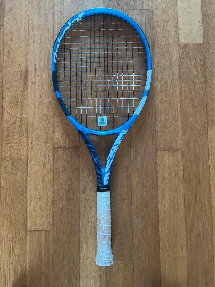 Babolat Evo Drive 2023 - Nieuwstaat!, Sport en Fitness, Tennis, Zo goed als nieuw, Racket, Babolat, L3, Ophalen