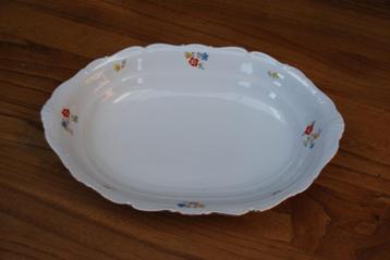 Grote porseleinen schaal met bloemmotief. beschikbaar voor biedingen