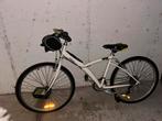 White, black and neon yellow city bike with accessories, Fietsen en Brommers, Fietsen | Dames | Damesfietsen, Ophalen, Zo goed als nieuw