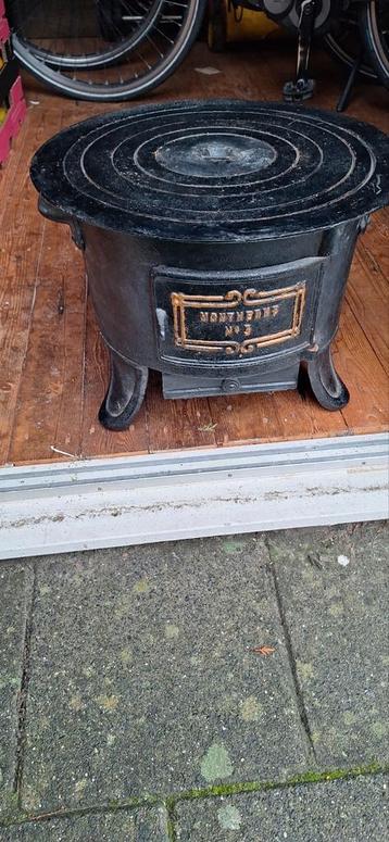 Antieke Franse gietijzeren Monthermé fourneaux. beschikbaar voor biedingen