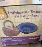 textielgaren 1 grote bol 900 gram + 1 haaknaald, Nieuw, Patroon of Boek, Ophalen of Verzenden, Haken