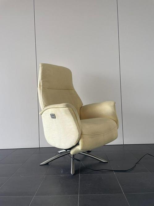 Gele elektrische relax fauteuil / relaxstoel van stof, Huis en Inrichting, Fauteuils, Ophalen
