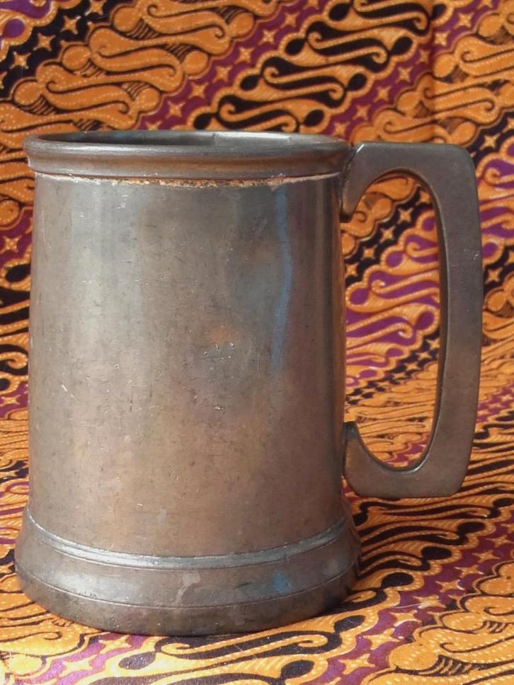 Mooie antieke beker uit Engeland met glazen bodem 12 cm., Antiek en Kunst, Antiek | Tin, Ophalen of Verzenden