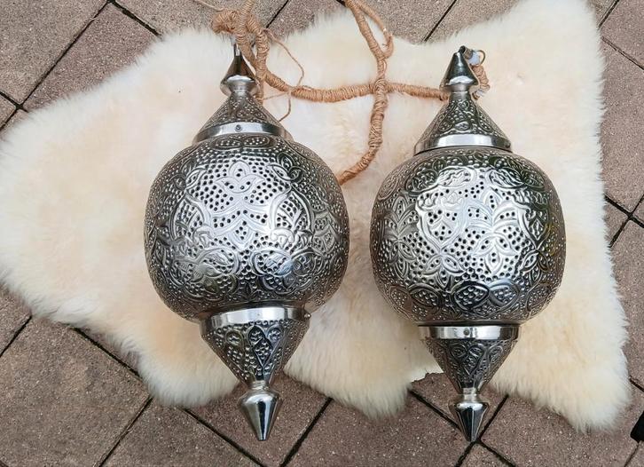2 stuks grote Hanglampen Marrakesh zilver oosters, Huis en Inrichting, Lampen | Hanglampen, Zo goed als nieuw, 50 tot 75 cm, Metaal
