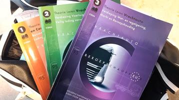 Vrachtwagen Theorie Boeken (Complete set) - Gelezen beschikbaar voor biedingen