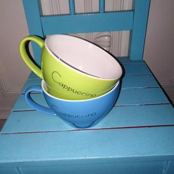 Cappuccino kopjes groen en blauw beschikbaar voor biedingen