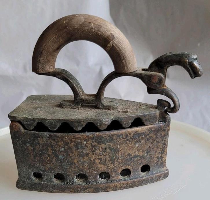 Vintage koperen mini kolenstrijkijzertje, Antiek en Kunst, Antiek | Koper en Brons, Ophalen of Verzenden
