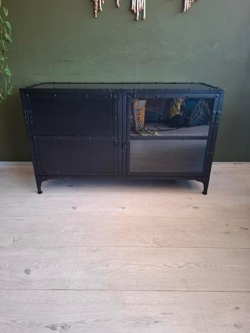 Vintage tv meubel, lockerkast, lockerdressoir, metaal  beschikbaar voor biedingen