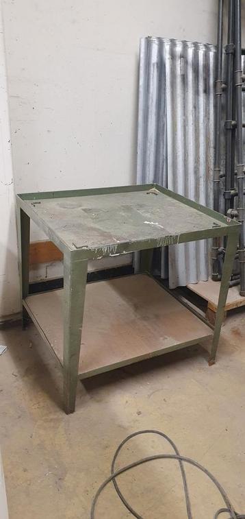 stalen machinetafel 63x73 en bladhoogte van 67 beschikbaar voor biedingen