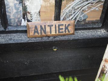 Kleine Antiek Bordje beschikbaar voor biedingen