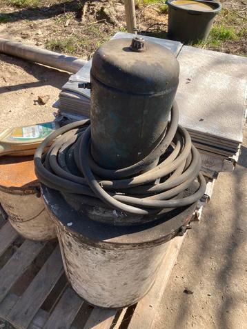 Te koop Vetpomp met slang en bus vet beschikbaar voor biedingen