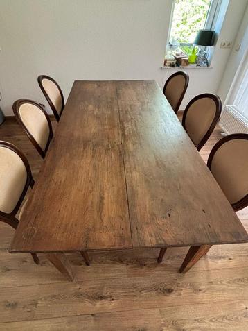 Prachtige robuuste houten eettafel – massief en karaktervol beschikbaar voor biedingen
