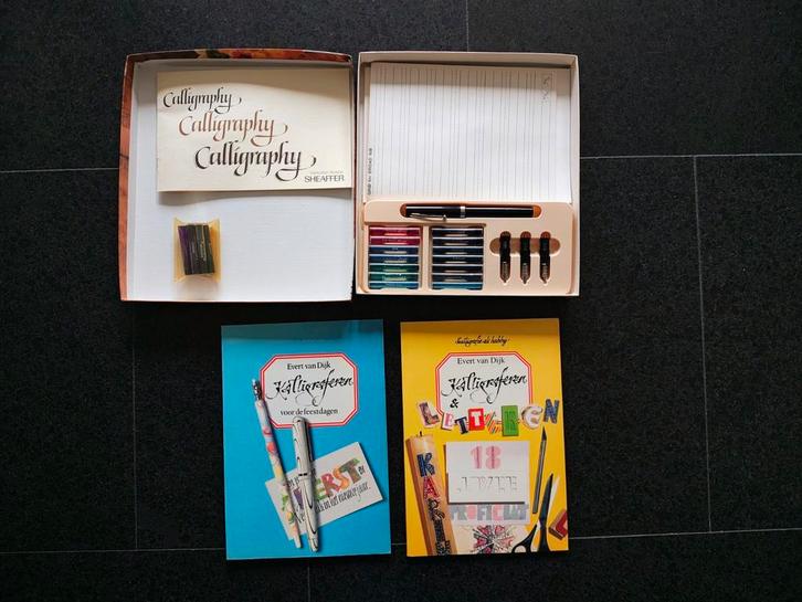 Shaeffer Kalligrafie Set + 2 kalligrafie boekjes, Hobby en Vrije tijd, Tekenen, Zo goed als nieuw, Overige typen, Ophalen of Verzenden