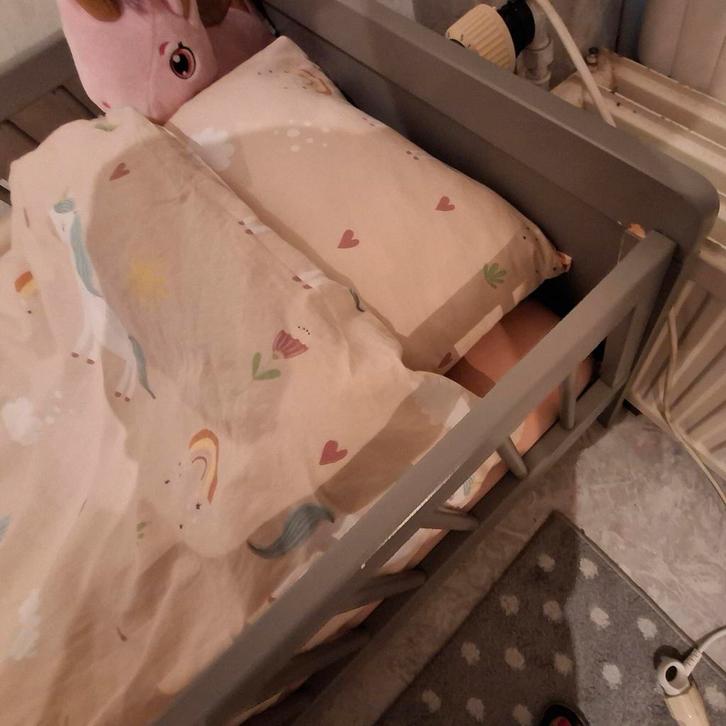 Peuterbed Dekbedovertrek + Hoeslaken Set, Kinderen en Baby's, Kinderkamer | Beddengoed, Zo goed als nieuw, Dekbedovertrek, Beige