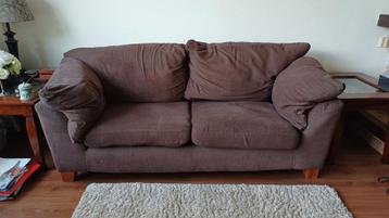 Comfortabele bruine tweezitsbank, 2 stuks. beschikbaar voor biedingen