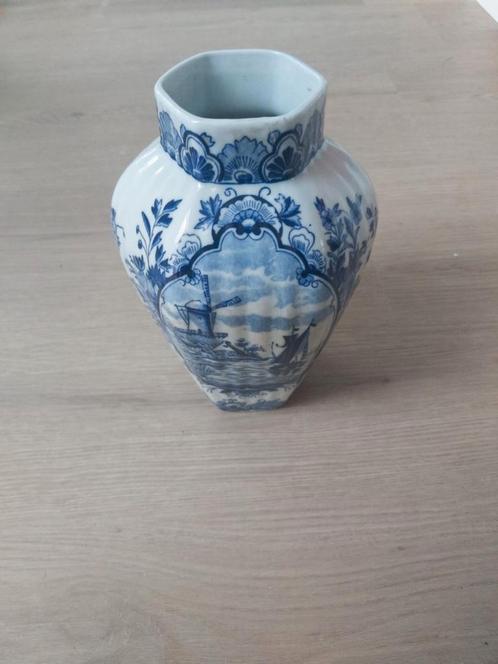Porseleinen Delft blauwe vaas met molen & boot Dec 507, Antiek en Kunst, Antiek | Vazen, Ophalen