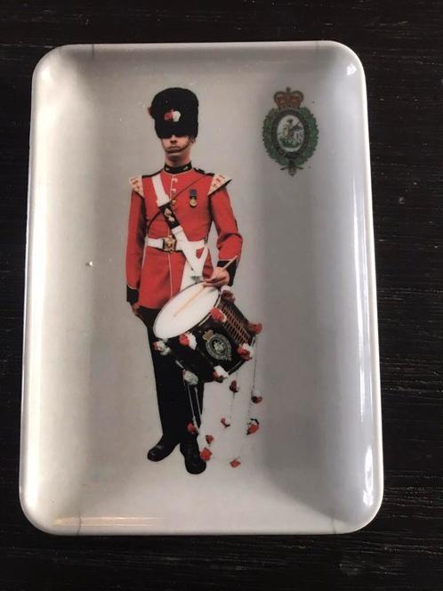 Gloednieuwe Asbak met afbeelding Engelse "Guard" met Trommel, Verzamelen, Rookartikelen, Aanstekers en Luciferdoosjes, Nieuw, Asbak