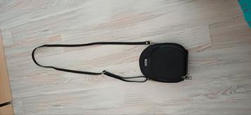 klein zwart 3 vaks tasje voor telefoon en andere benodigdhed beschikbaar voor biedingen