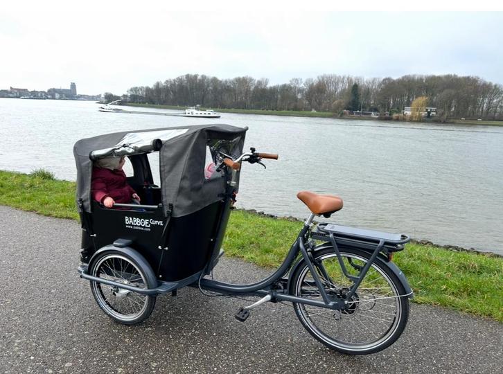 Bakfiets Babboe Curve-E     Nieuwstaat!, Fietsen en Brommers, Fietsen | Bakfietsen, Zo goed als nieuw, Overige merken, 4 kinderen of meer