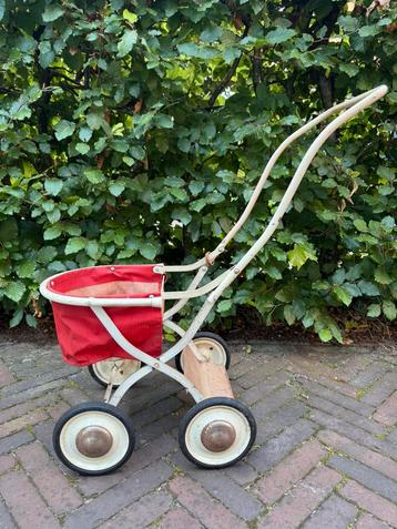 Antieke poppenwagen Elephant Asten Holland beschikbaar voor biedingen