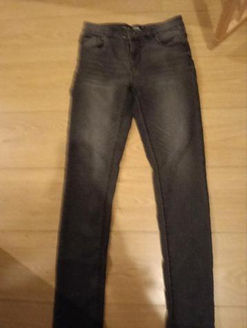 Jeans beschikbaar voor biedingen