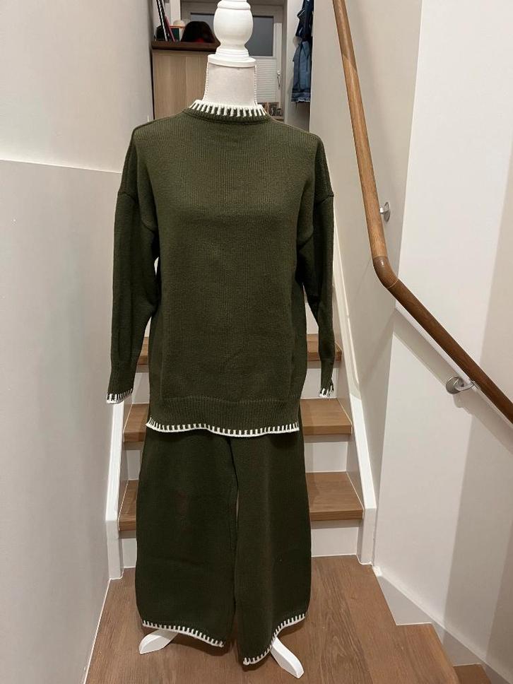 Warm, gebreid, mosgroen huispak, Kleding | Dames, Huispakken, Zo goed als nieuw, Maat 36 (S), Groen, Verzenden