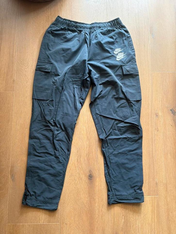 Nike NSW World Tour Cargo Pants / broek, Kleding | Heren, Broeken en Pantalons, Gedragen, Maat 48/50 (M), Overige kleuren, Ophalen of Verzenden
