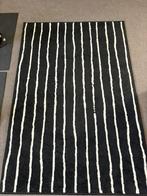 Vloerkleed Ikea zwart met witte strepen, Huis en Inrichting, Stoffering | Tapijten en Kleden, Ophalen, Gebruikt, Zwart, Rechthoekig