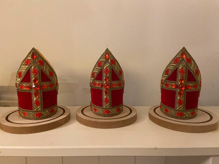 Sinterklaas Mijtertje in Stolpje (nog 1 beschikbaar), Diversen, Sinterklaas, Nieuw, Ophalen of Verzenden